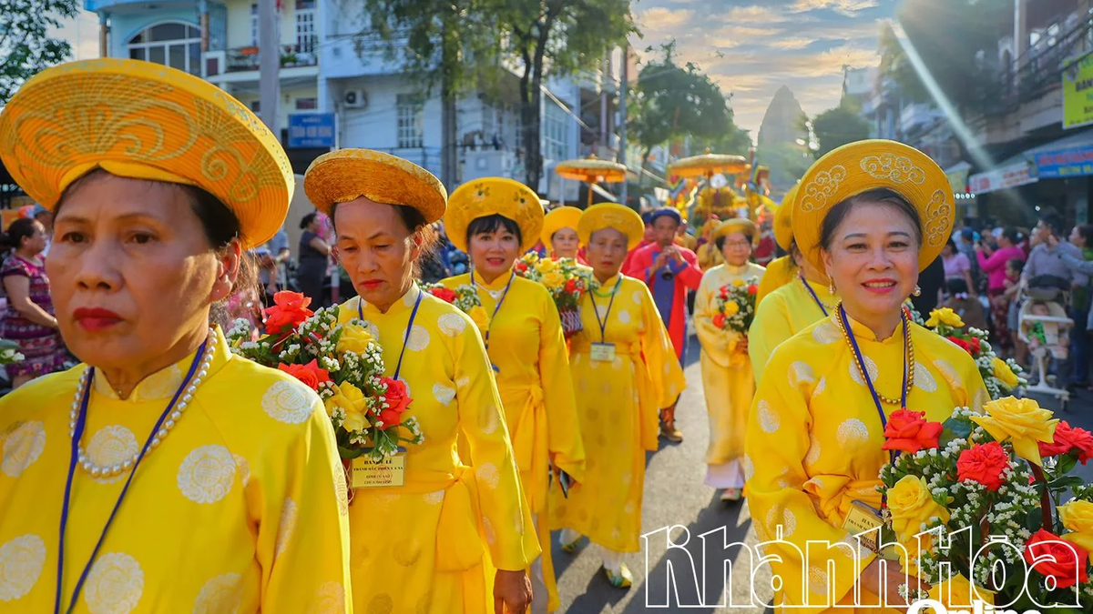 ស្វែង​យល់​ពី​ការ​យល់​ឃើញ​របស់​នាយក​រដ្ឋមន្ត្រី​លើ​ការ​កសាង​ឯកសារ​ថ្វាយ​បង្គំ​ព្រះ​មាតា Thien YA Na នៅ​ខេត្ត Khanh Hoa ផ្ញើ​ទៅ​អង្គការ UNESCO