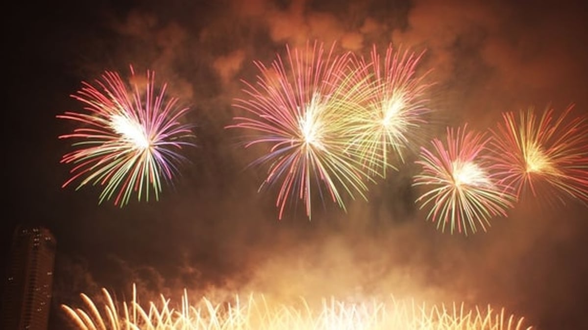 El río Han explota con el espectáculo de fuegos artificiales de los campeones chinos