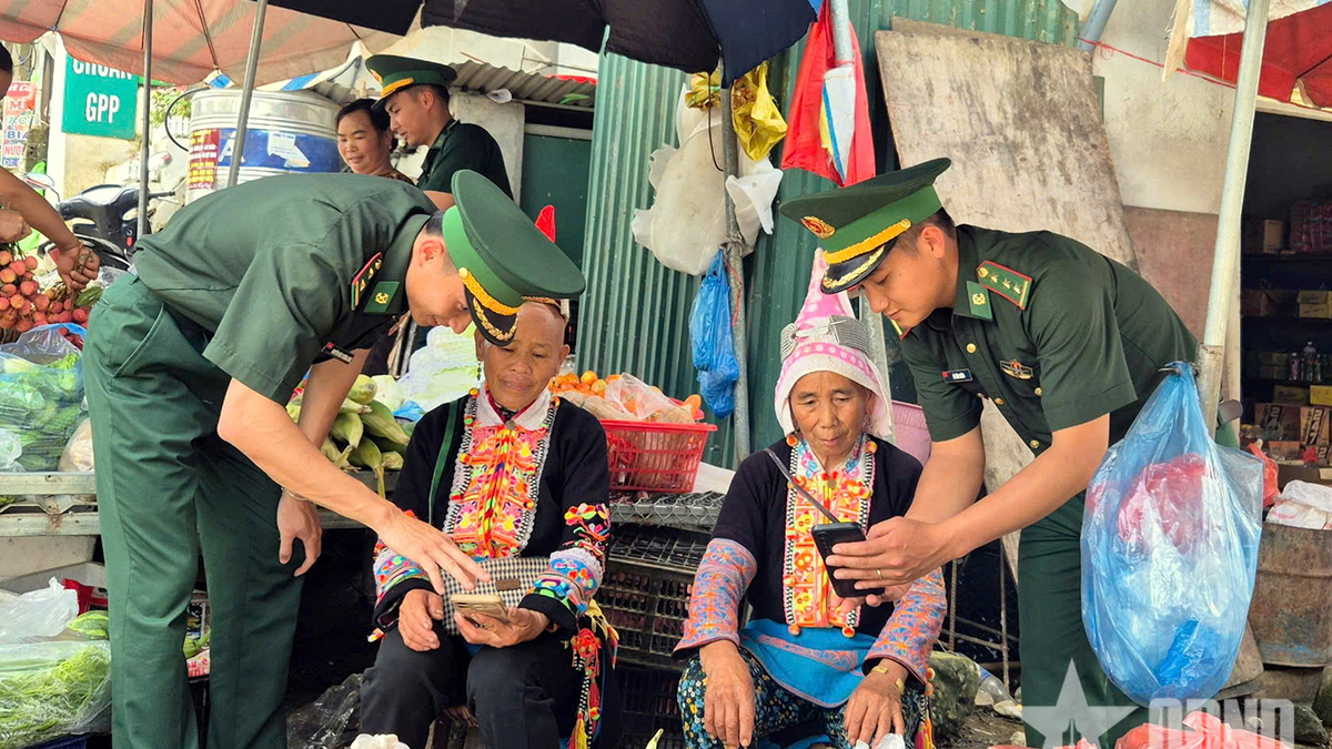ទាហានឯកសណ្ឋានពណ៌បៃតងអនុវត្តការបំប្លែងឌីជីថលក្នុងការផ្សព្វផ្សាយ និងអប់រំច្បាប់