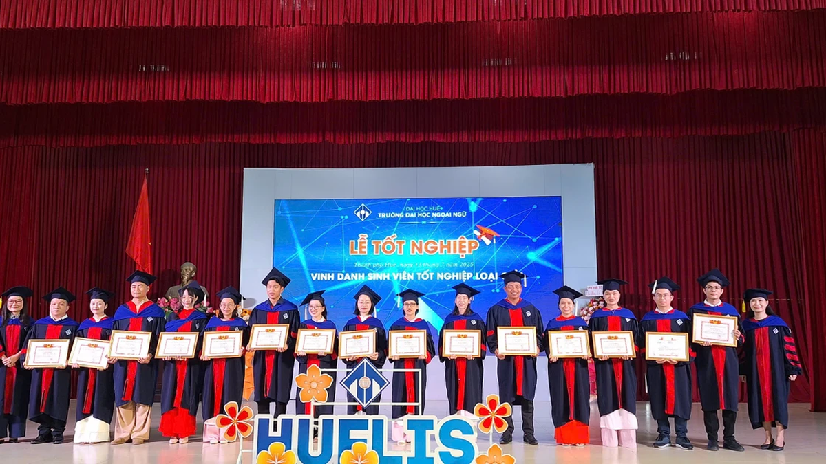 تمنح جامعة اللغات الأجنبية بجامعة هوي درجات البكالوريوس لبرنامج التدريب المشترك والدرجة الثانية