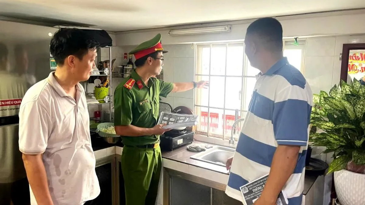 ប្រមូល​មនុស្ស​រុះរើ «​ទ្រុង​ខ្លា​» ដើម្បី​គេចខ្លួន​