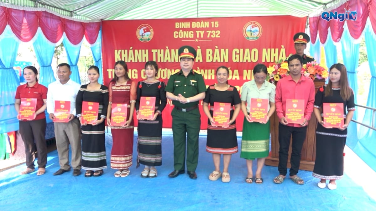 Company 732 handed over 20 comrade houses and solidarity houses.