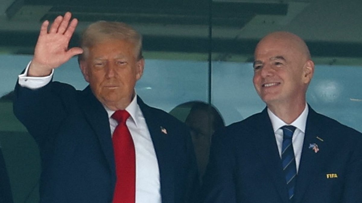 Chelsea - PSG (2h): President Trump appears in the stands