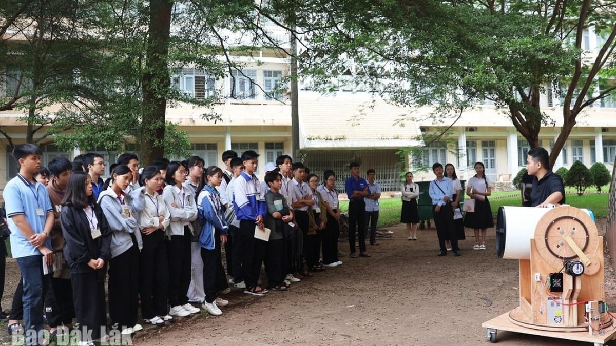 ជំរុំរដូវក្តៅគណិតវិទ្យា និងវិទ្យាសាស្ត្រសម្រាប់សិស្សវិទ្យាល័យឆ្នាំ 2025
