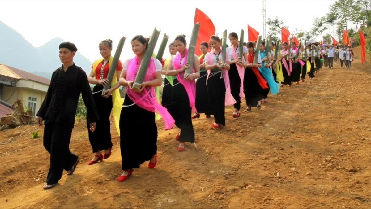 Lai Chau ប្រកាសសេចក្តីសម្រេច និងប្រគល់វិញ្ញាបនបត្របេតិកភណ្ឌវប្បធម៌អរូបីជាតិនៅឆ្នាំ២០២៥