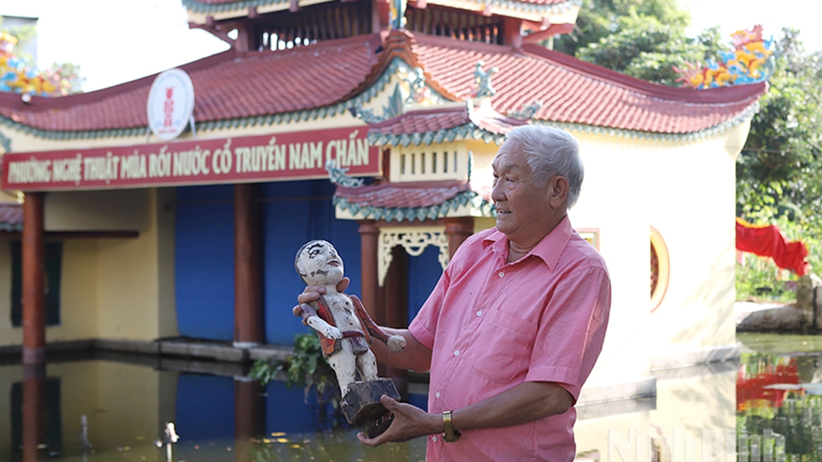 Préserver l'esprit des marionnettes sur l'eau du village de Rach