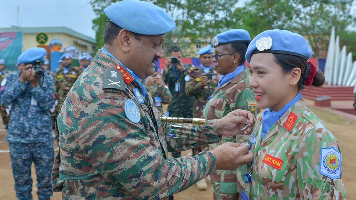 ដំណើរ​មនុស្សធម៌​របស់​មន្ត្រី​ស្រី​បៃតង