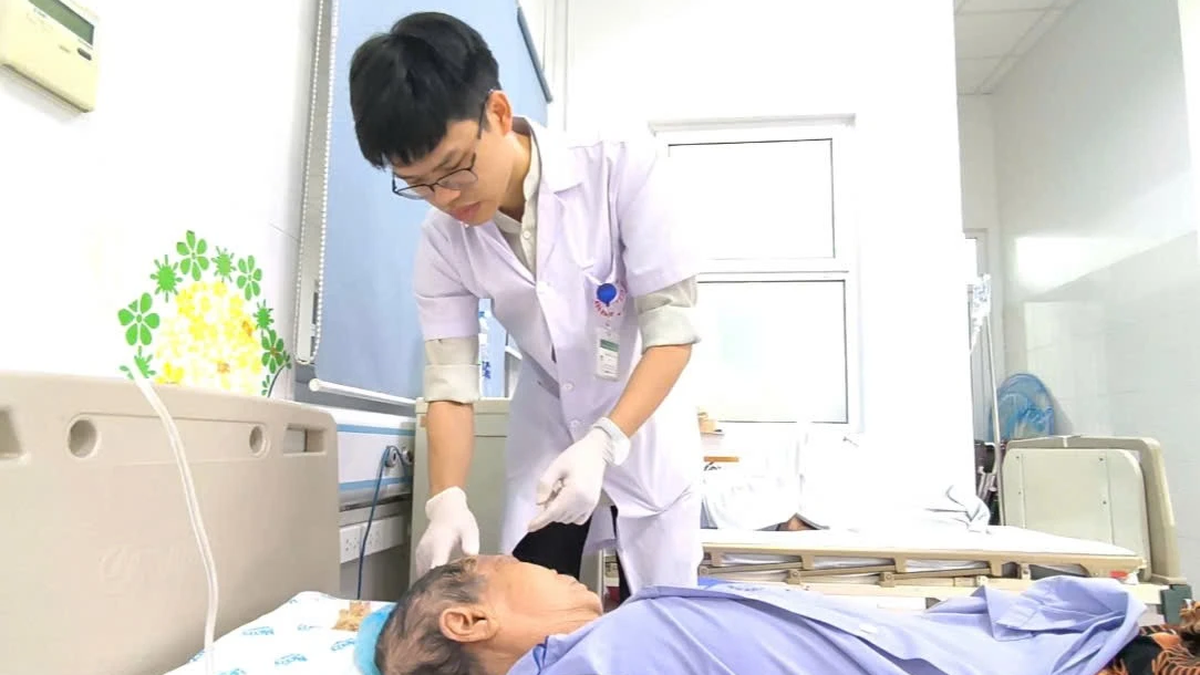 帯状疱疹による頭部半壊死を患った78歳女性、速やかに治療せず