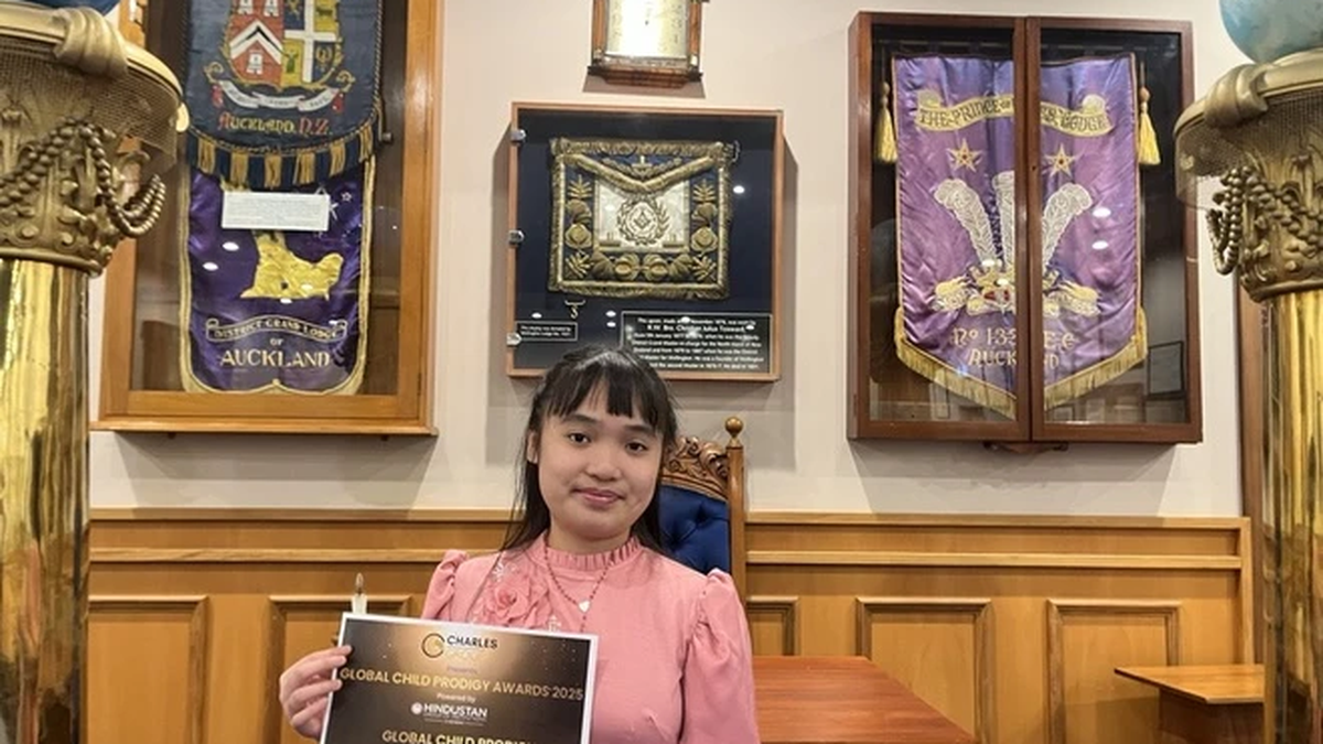 Un prodige vietnamien a obtenu son diplôme universitaire à l'âge de 14 ans, étudiant 2 programmes de master en même temps