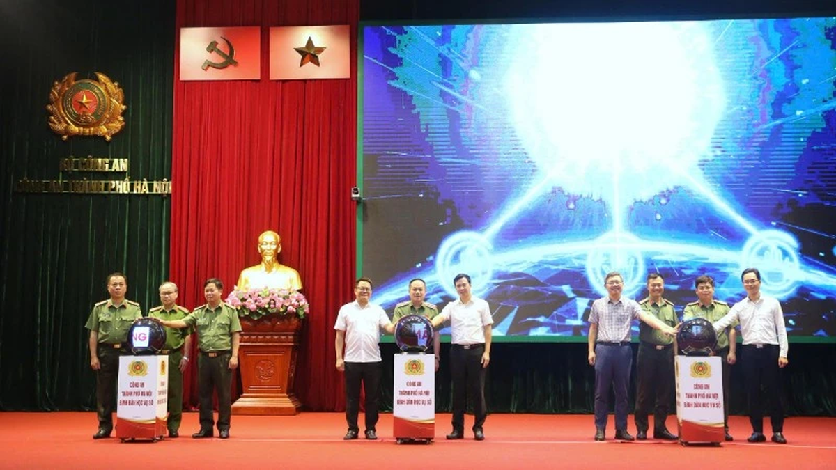 Création d'une « unité numérique » et d'une équipe d'« officiers numériques » au sein de la police de Hanoi