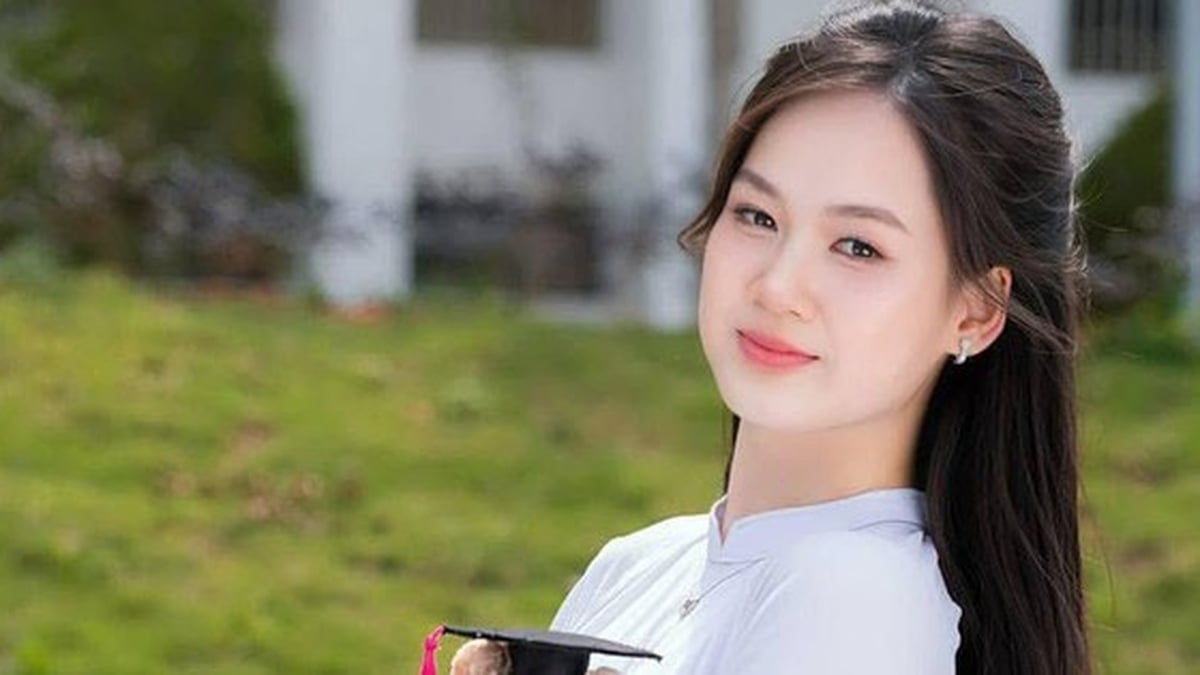 30/30의 성적을 받은 졸업생 대표가 핫걸처럼 예뻐서 화제를 모으고 있다.