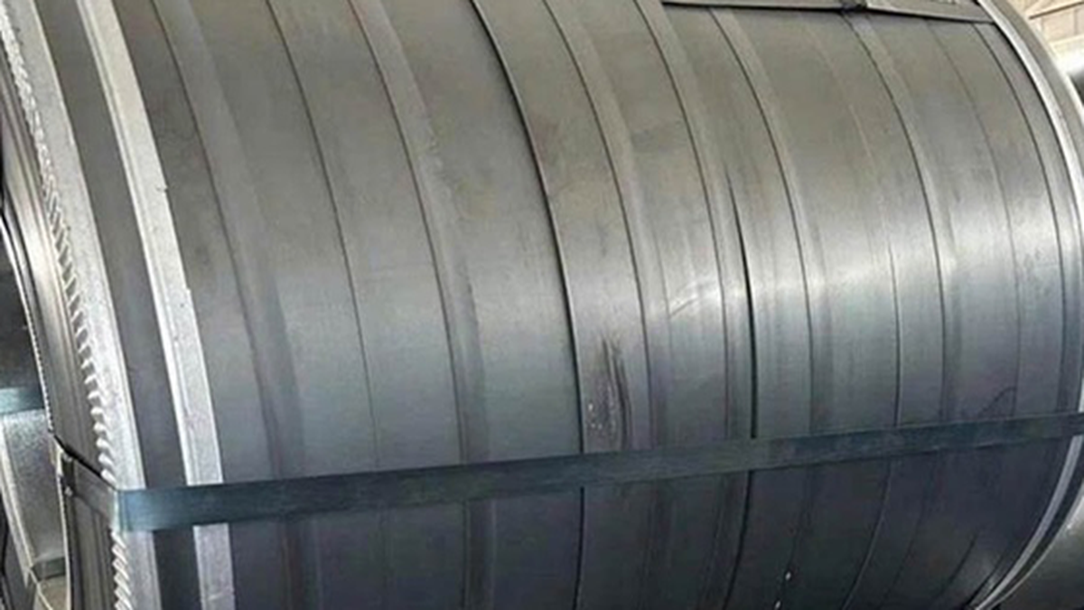 ارتفاع واردات الصلب عريضة القياس 26 مرة، ووزارة الصناعة والتجارة تطلب رقابة صارمة