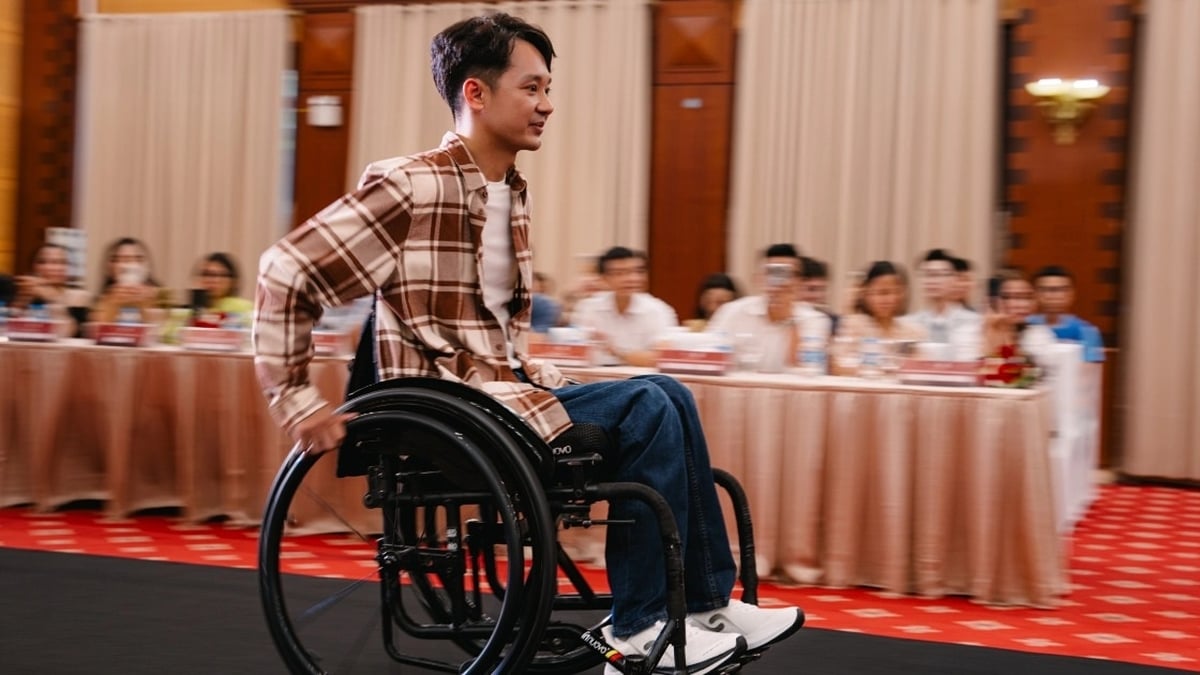 障害を持つモデル50人がファッションショーで注目を集める
