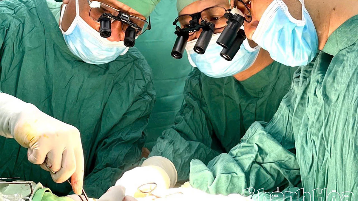L'hôpital général de Khanh Hoa invite des experts à examiner et à effectuer une intervention chirurgicale sur les séquelles traumatiques