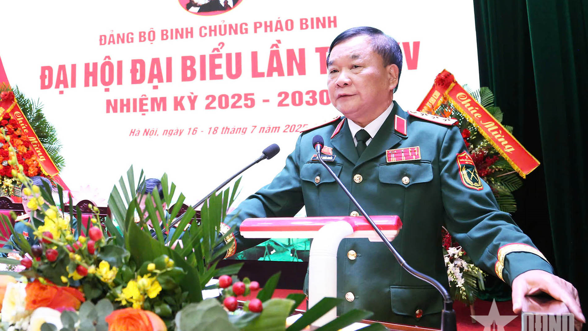 Oberleutnant Hoang Xuan Chien nahm am Delegiertenkongress des Parteikomitees des Artilleriekorps teil und leitete ihn.