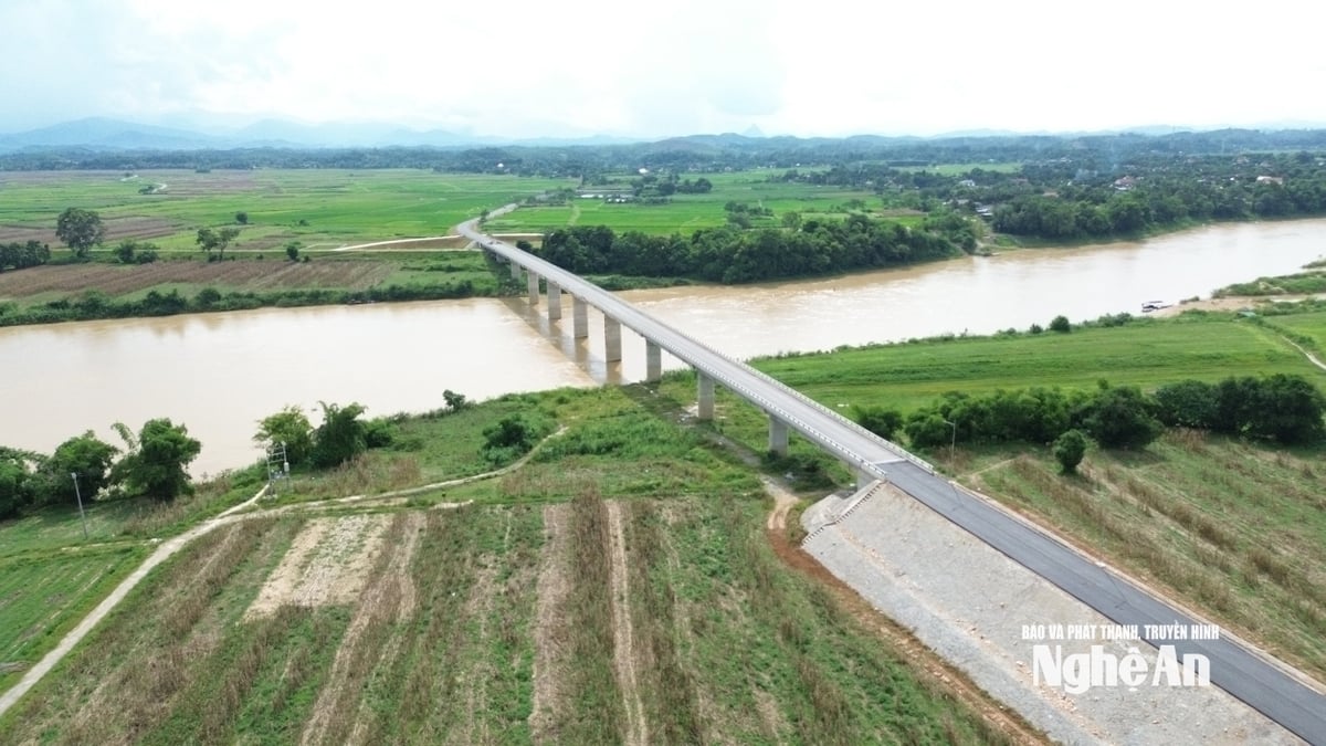 Bonne nouvelle pour les habitants des deux rives de la rivière Lam : les problèmes sont résolus, le pont Do Cung est sur le point d'être officiellement ouvert à la circulation