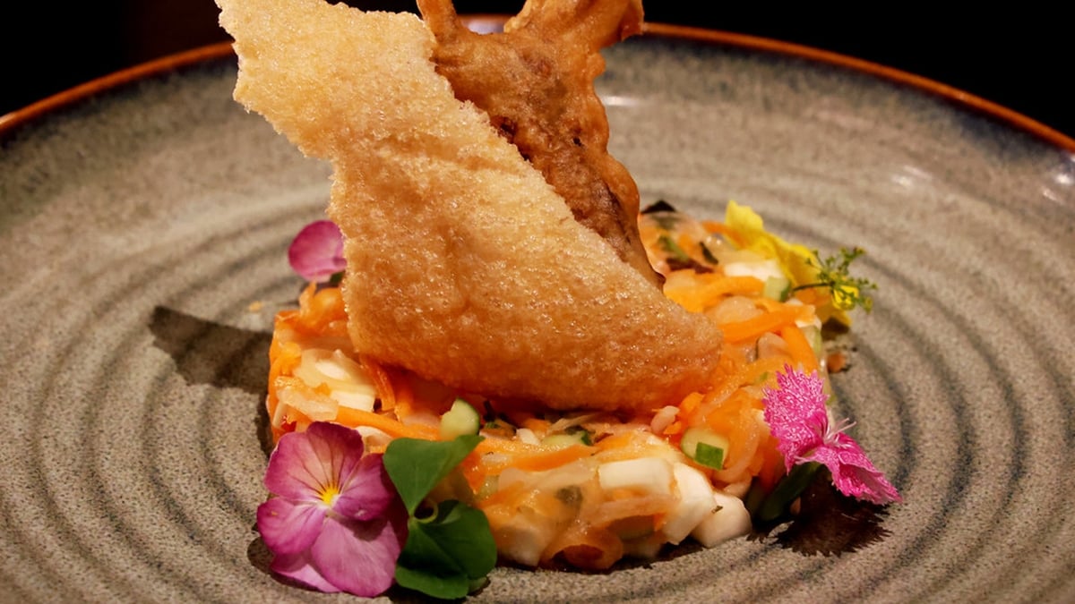 Experimente el “viaje culinario vietnamita” en el edificio más alto de Vietnam.