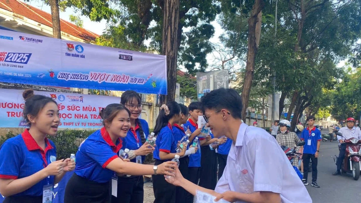 En Khanh Hoa, el 97,71% de los estudiantes aprobaron el examen de graduación de la escuela secundaria en 2025.