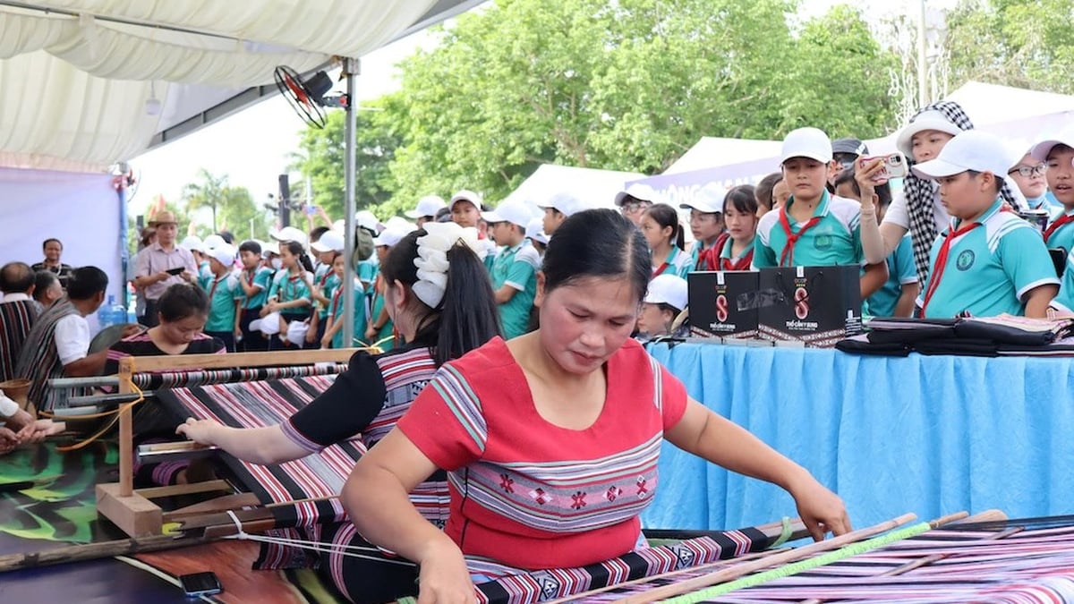 មេរៀនទី១-ការរួមដៃគ្នានាំយកវប្បធម៌ប្រពៃណីចូលសាលា