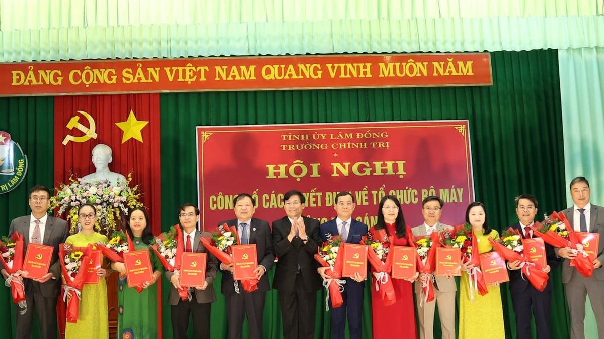 Die Politische Schule der Provinz Lam Dong gibt Entscheidungen zur Organisationsstruktur und Personalarbeit bekannt