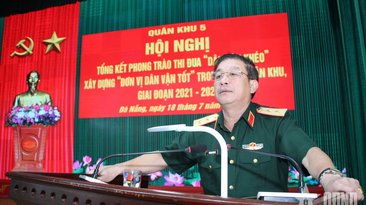 Le lieutenant-général Truong Thien To a assisté à la synthèse du mouvement d'émulation « Affaires civiles qualifiées » dans la région militaire 5.