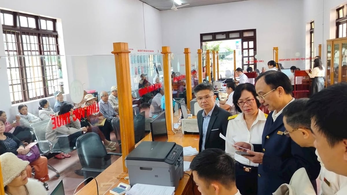 Lam Dong Tax inspecte la mise en œuvre des procédures fiscales au niveau de la commune