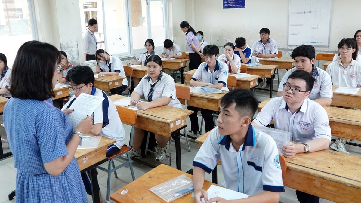 El Departamento de Educación y Capacitación de la Ciudad Ho Chi Minh consulta sobre la creación de políticas para apoyar a los docentes después de la fusión.
