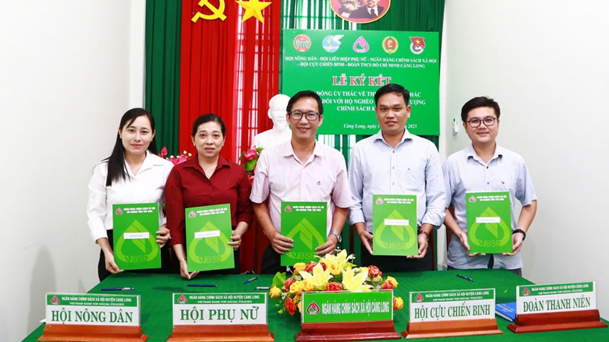 ការចុះហត្ថលេខាលើកិច្ចសន្យាជឿទុកចិត្តរវាងមូលនិធិឥណទានប្រជាជន និងអង្គការនយោបាយសង្គមនៃឃុំកាំងឡុង