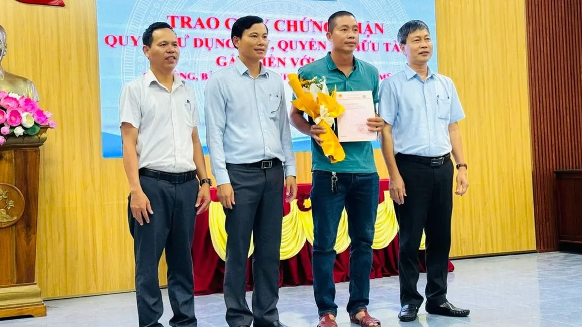 เขต Thuy Xuan เป็นพื้นที่แรกในเมืองเว้ที่ออกใบรับรองสิทธิการใช้ที่ดินฉบับใหม่