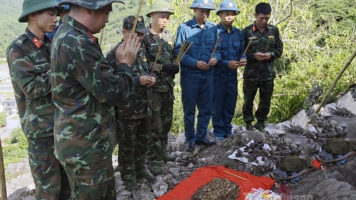 Découverte et exhumation des restes de deux martyrs à la hauteur 211, commune de Thanh Thuy