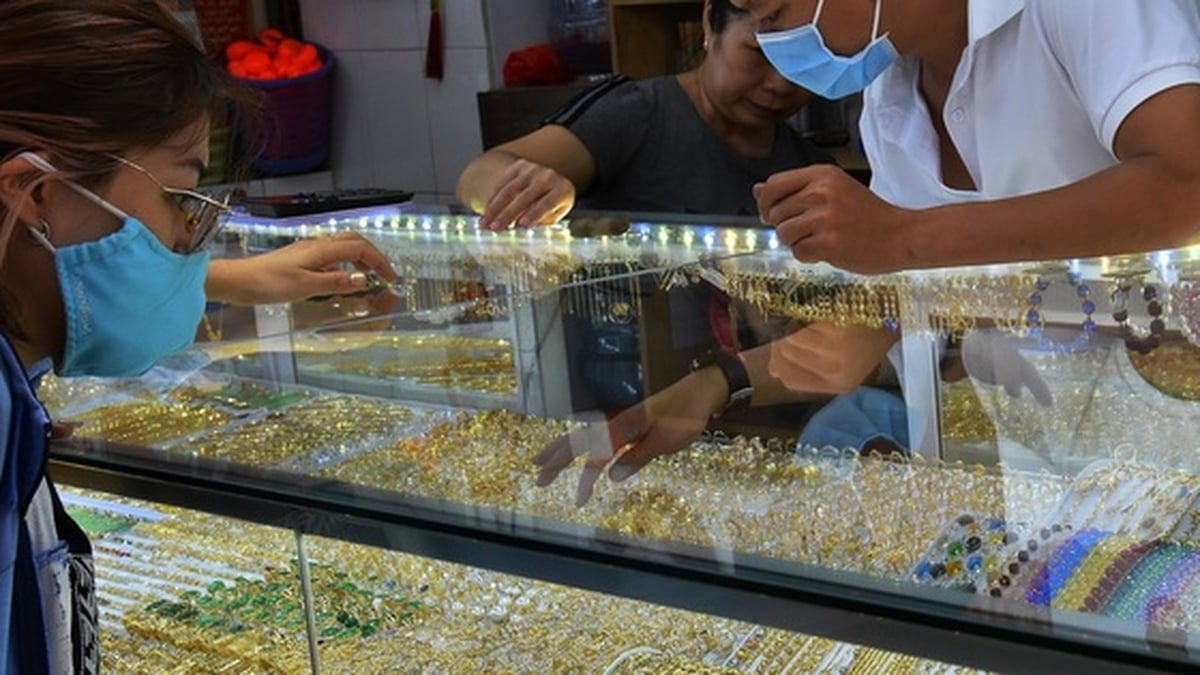 Gold price today, July 18: Strong increase again