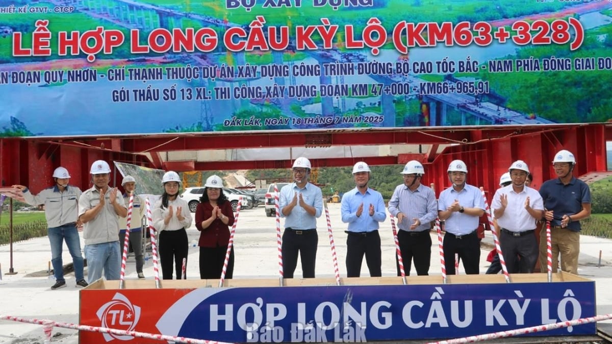 ស្ពាន​វែង​បំផុត​ក្នុង​គម្រោង​ផ្លូវ​ល្បឿន​លឿន​ពី​ជើង​ទៅ​ត្បូង​ត្រូវ​បាន​បញ្ចប់