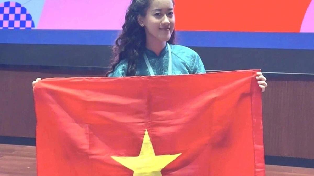 Une jeune Vietnamienne obtient une note parfaite à Harvard et décide de se « transformer » en étudiant, malgré l'ennui.