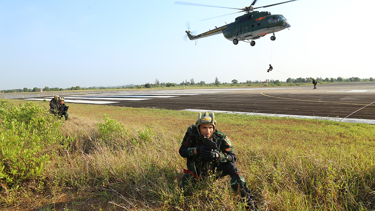 Affirming the bravery and qualifications of special forces and reconnaissance troops