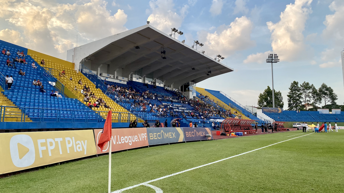 Heimstadion von 6 Profiteams aus Ho-Chi-Minh-Stadt: Einen halben Tag lang unterwegs