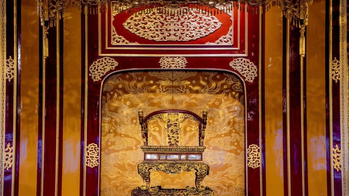 Restauration du trône de la dynastie Nguyen : retour à l'état d'origine en 2015, garantissant l'esprit du trésor national