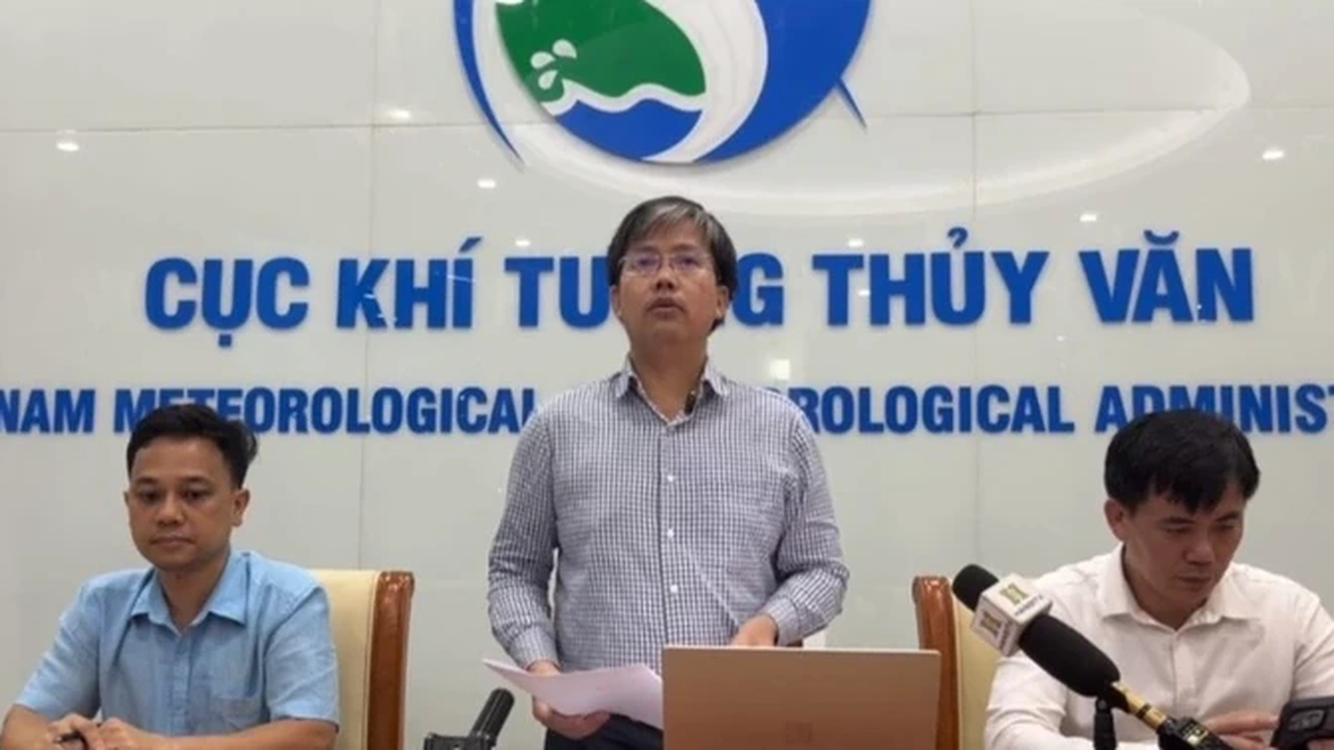 3호 폭풍은 복잡한 전개, 광범위한 순환, 북부 지역에 대한 초기 영향을 가지고 있습니다.