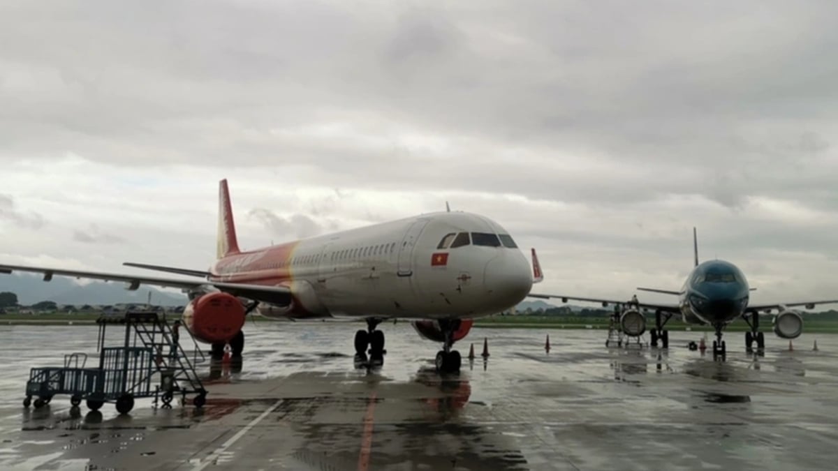 Typhoon Wipha is about to make landfall, a series of flights are delayed and canceled