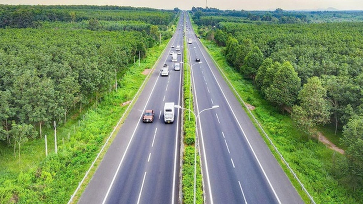 Dong Nai a commencé la construction et inauguré 8 projets majeurs le 19 août