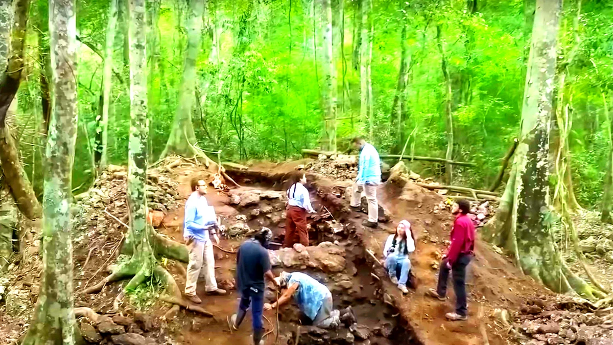 Decoding the tomb of the first Mayan king