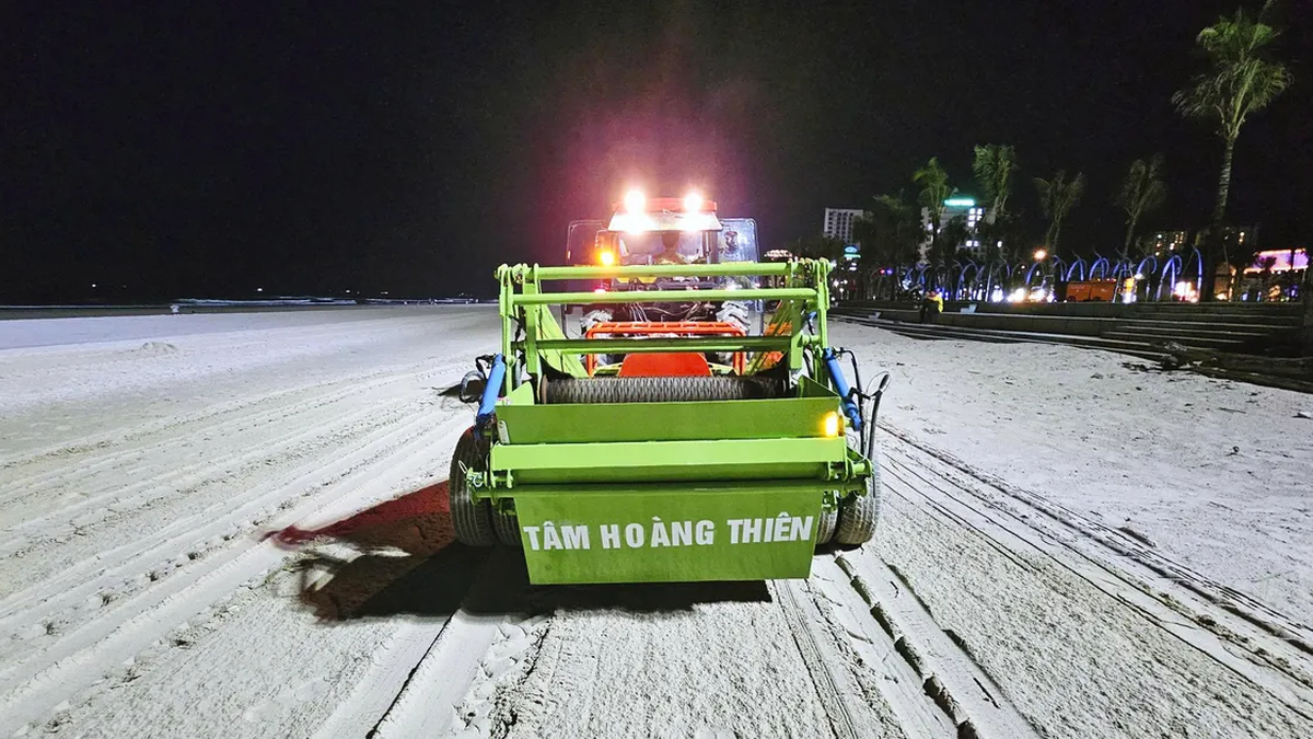 Prueba de la criba automática de arena y la recolección de residuos en Bai Sau (Ciudad Ho Chi Minh)