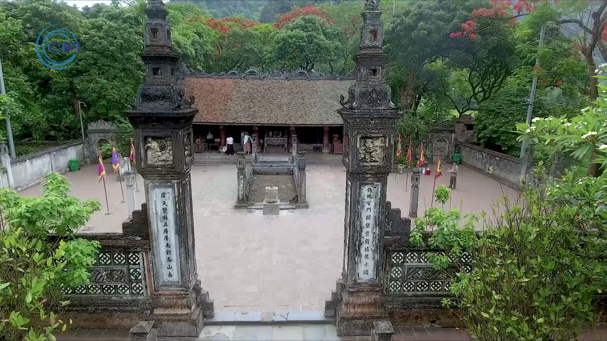Ghé thăm đền thờ Vua Đinh Tiên Hoàng