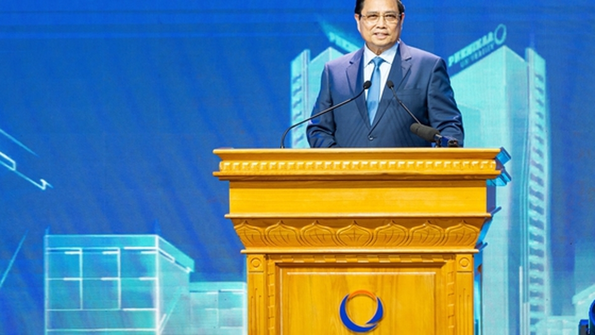 ونصح رئيس الوزراء فام مينه تشينه الطلاب بتعزيز الإرادة للتفوق.