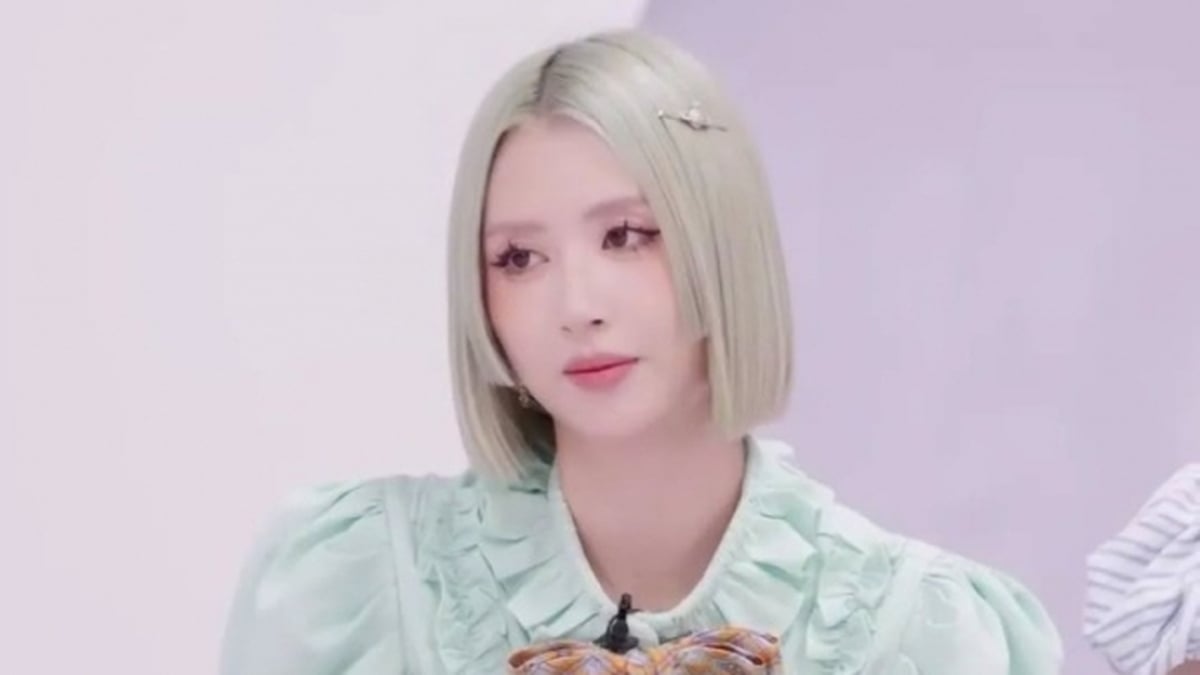 퀸 아인 신은 많은 사람들이 아바타로 사진을 사용했던 여자아이였는데, 이로 인해 '남자들이 미친 듯이 그녀에게 문자를 보냈다'.