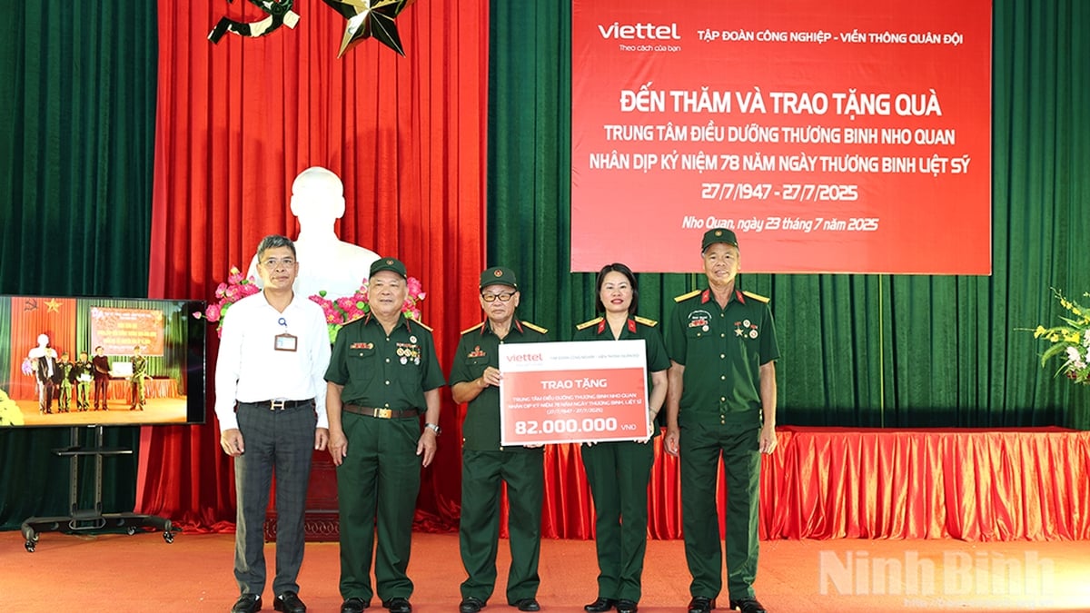 Die Niederlassung von Viettel Ninh Binh besuchte das Nho Quan War Invalids Nursing Center und überreichte Geschenke