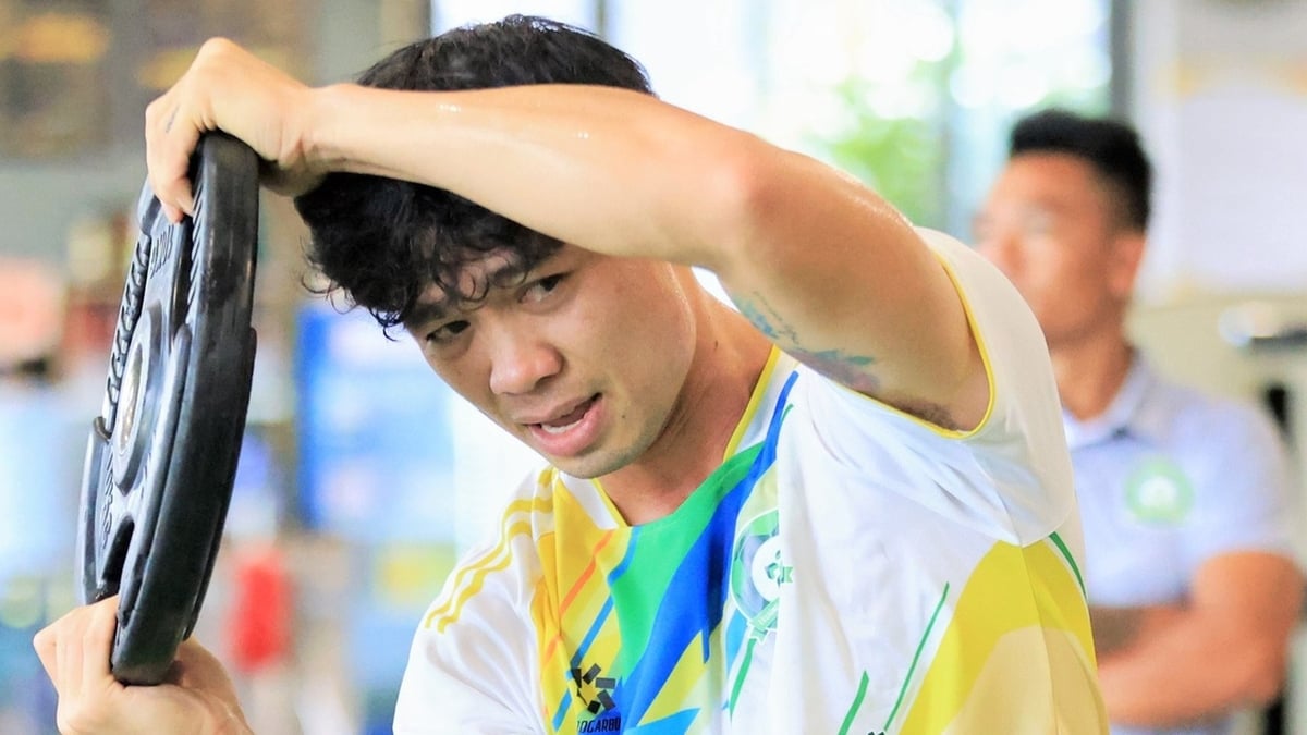 Selon les rumeurs, Cong Phuong jouerait en V-League tôt, l'entraîneur Viet Thang « acquiert » 2 stars vietnamiennes U.23