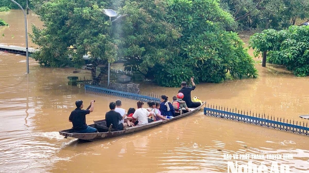 មជ្ឈមណ្ឌលវេជ្ជសាស្ត្រ Xiangyang ត្រូវបានជន់លិចយ៉ាងខ្លាំង អ្នកជំងឺ 140 នាក់ត្រូវបានជម្លៀសជាបន្ទាន់តាមទូក។