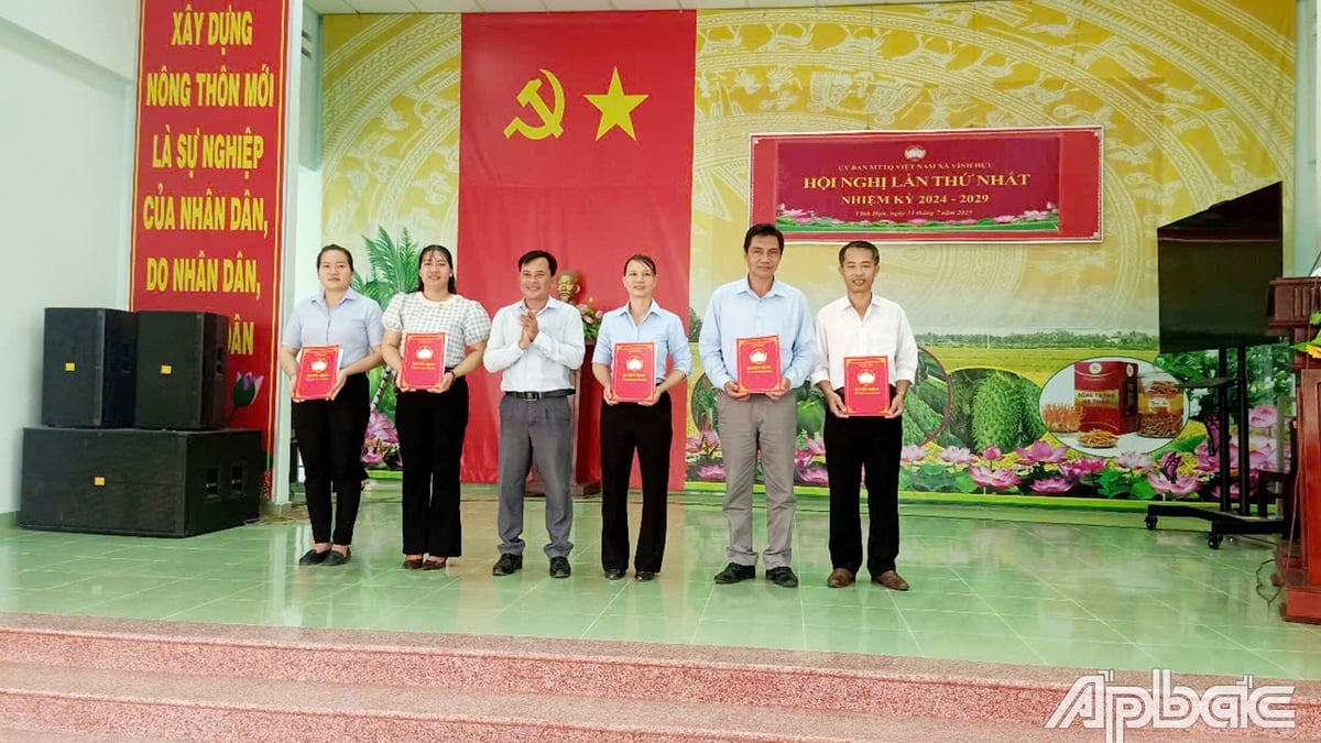 Première conférence du Comité du Front de la Patrie du Vietnam de la commune de Vinh Huu, trimestre 2024-2029