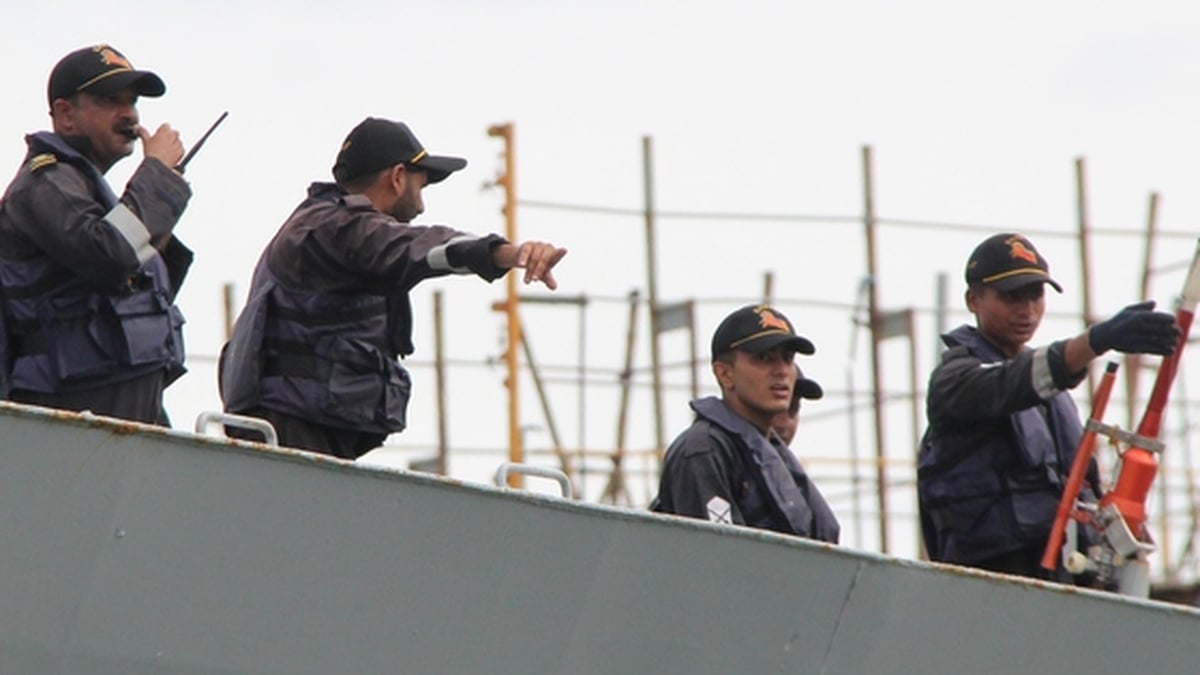 クリップ：インド海軍の軍艦がダナンに到着
