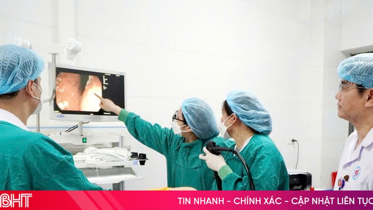 Hanoi Medical University Hospital adds 5 doctors to support medical examination and treatment in Ha Tinh